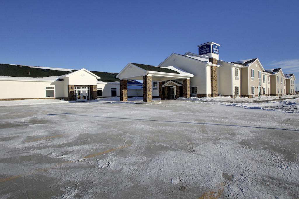 Cobblestone Inn & Suites - Bottineau Exterior foto