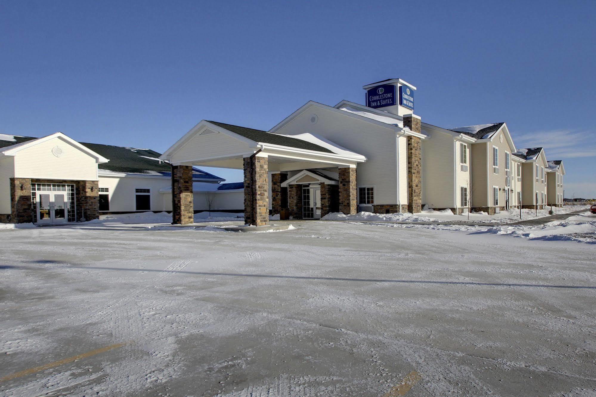 Cobblestone Inn & Suites - Bottineau Exterior foto
